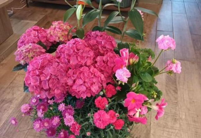 Composition florale pour deuil, faites appel à Dis Leur des Fleurs