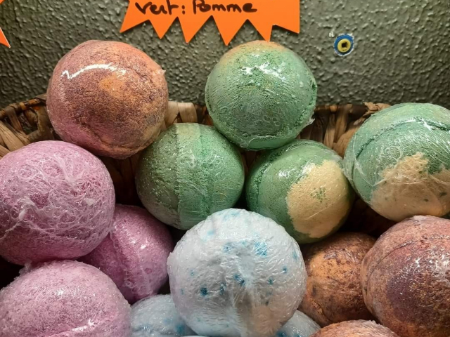 Boule de bain et Galet de douche chez votre fleuriste de GIBERVILLE