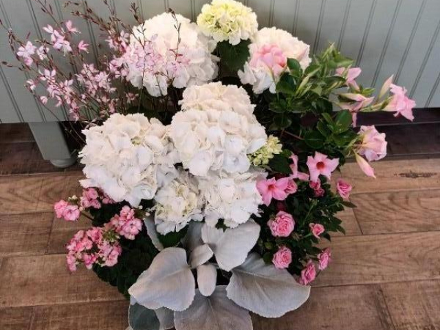 Composition florale pour deuil, faites appel à Dis Leur des Fleurs